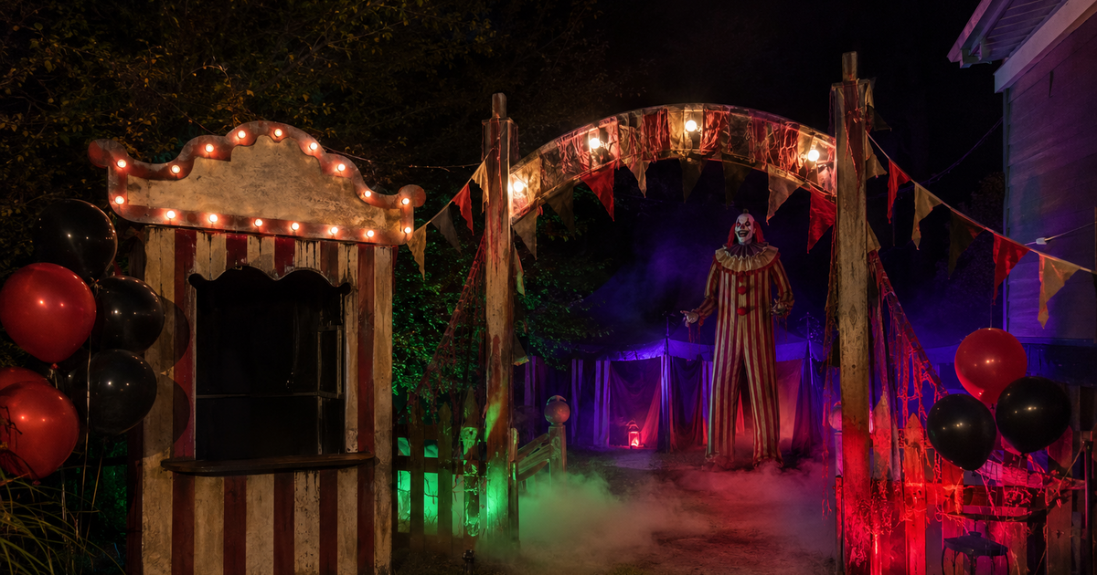 How to Build a Creepy Carnival Scene for Halloween: Clowns, Lights, and Props